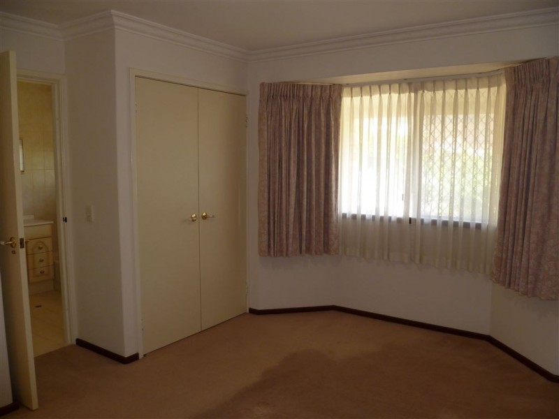 1/3 Bridges Road, Melville WA 6156