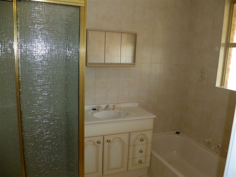 1/3 Bridges Road, Melville WA 6156