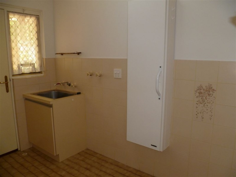 1/3 Bridges Road, Melville WA 6156