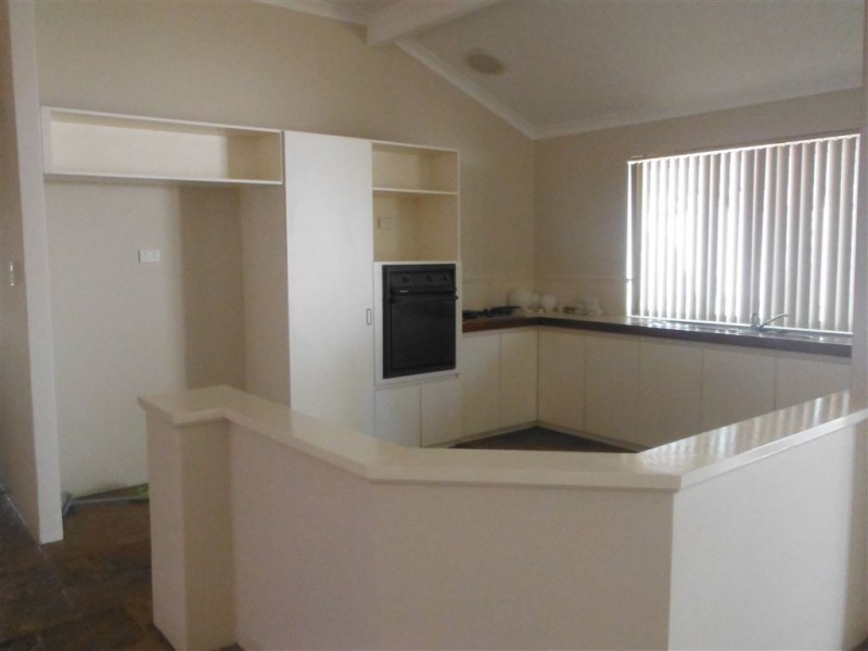 17 Prescott Drive, Kardinya WA 6163