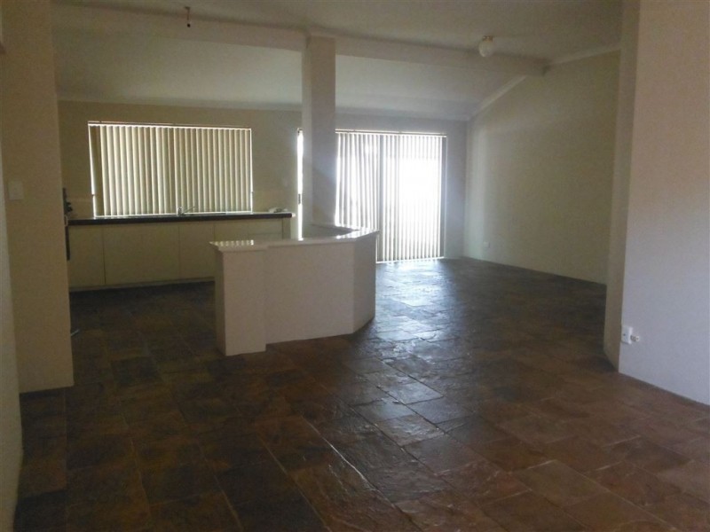 17 Prescott Drive, Kardinya WA 6163