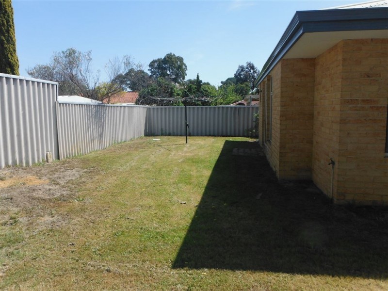 17 Prescott Drive, Kardinya WA 6163