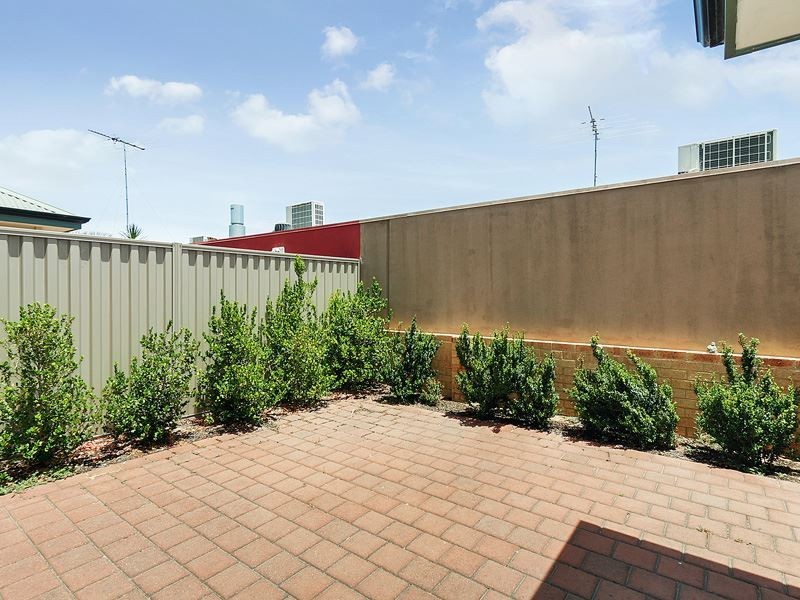 13/14 Boyd Crescent, Hamilton Hill WA 6163