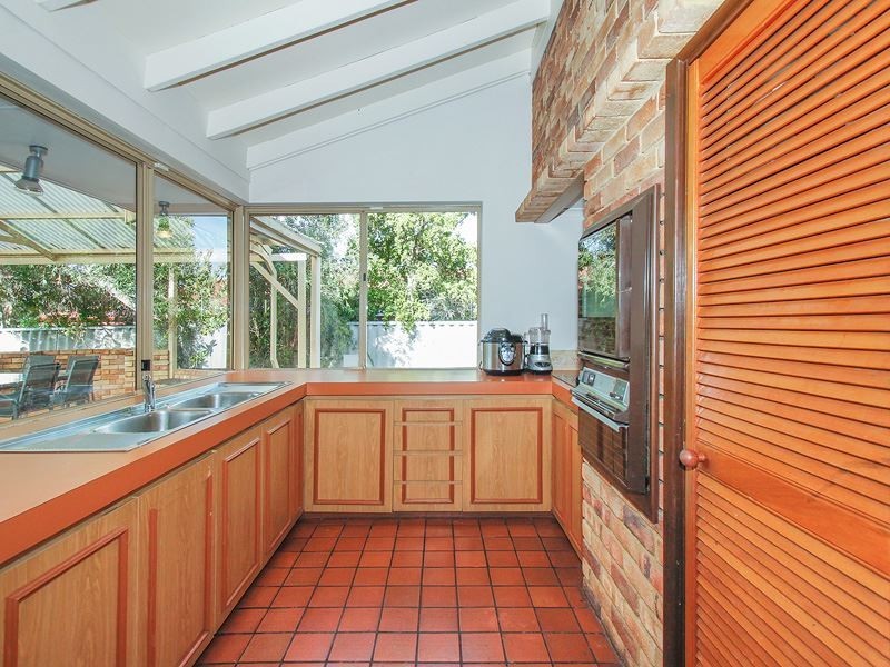 5 Le Souef Drive, Kardinya WA 6163