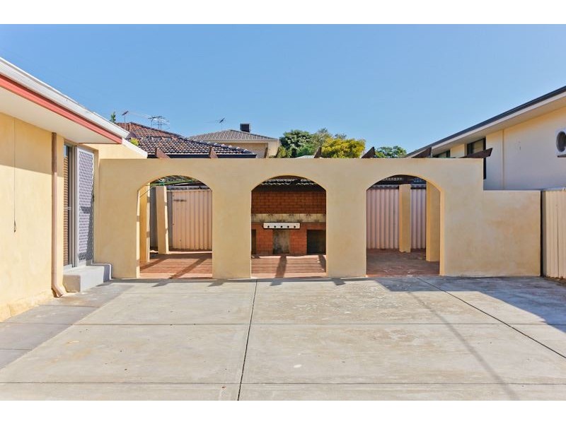 1 Pagneil Court, Hamilton Hill WA 6163