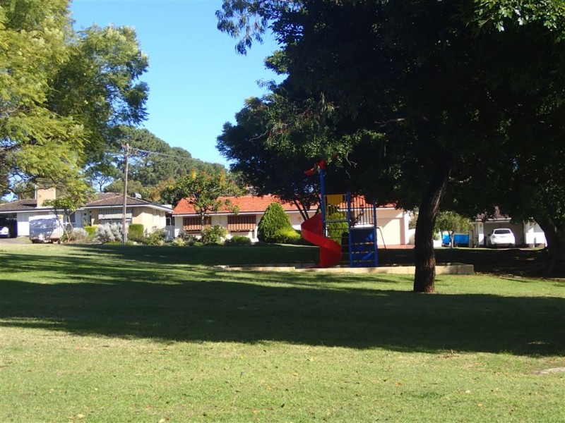 23 Davies Crescent, Kardinya WA 6163