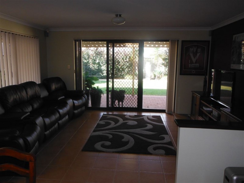 38 Sycamore Avenue, South Lake WA 6164