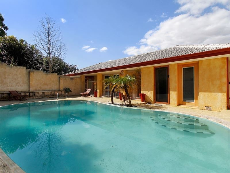 39 Davies Crescent, Kardinya WA 6163