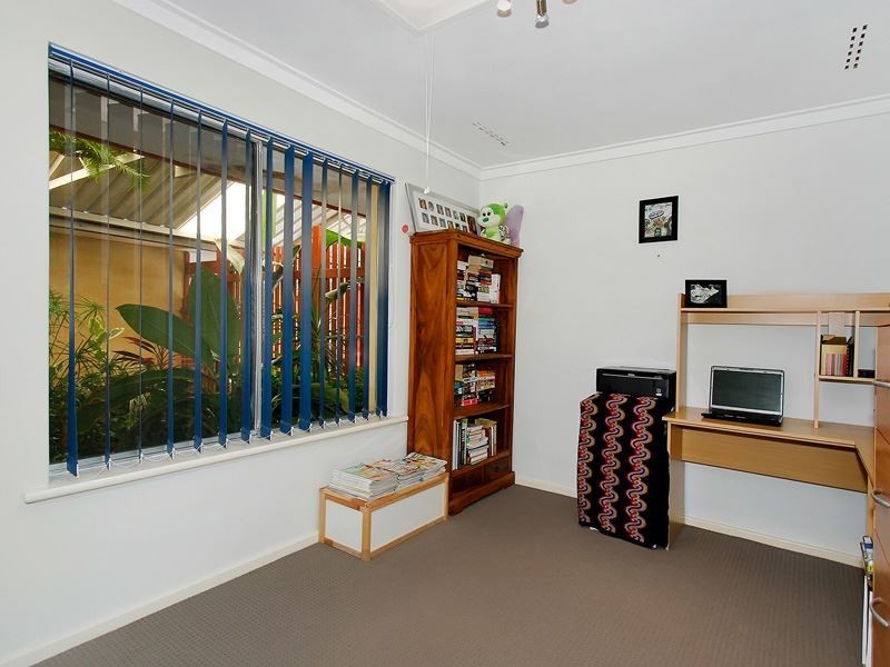 39 Davies Crescent, Kardinya WA 6163