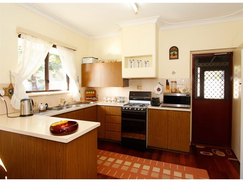 2 Collick Street, Hilton WA 6163