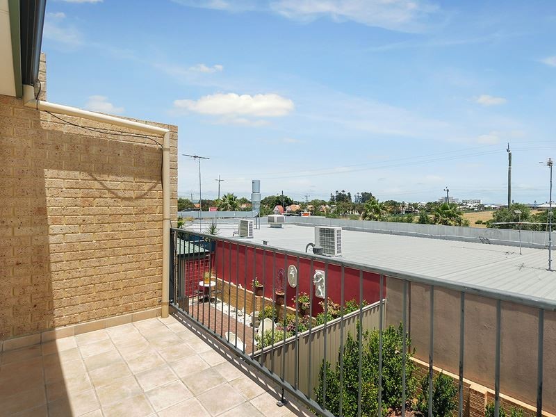 13/14 Boyd Crescent, Hamilton Hill WA 6163