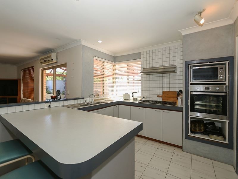 13 Sanders Loop, Kardinya WA 6163