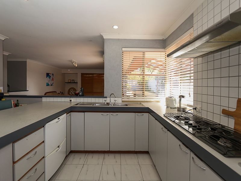 13 Sanders Loop, Kardinya WA 6163