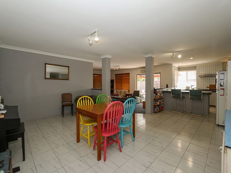 13 Sanders Loop, Kardinya WA 6163