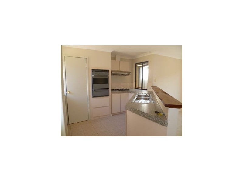 8a Meadow Close, Kardinya WA 6163