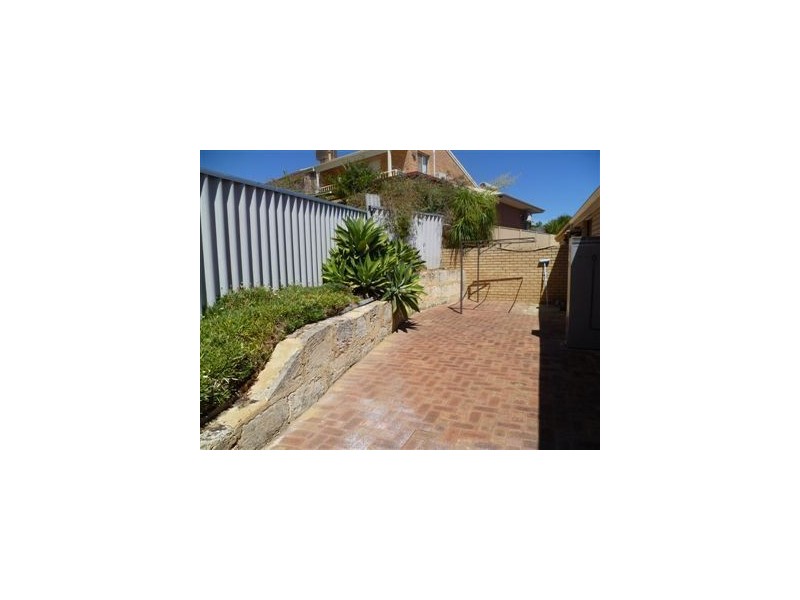 8a Meadow Close, Kardinya WA 6163