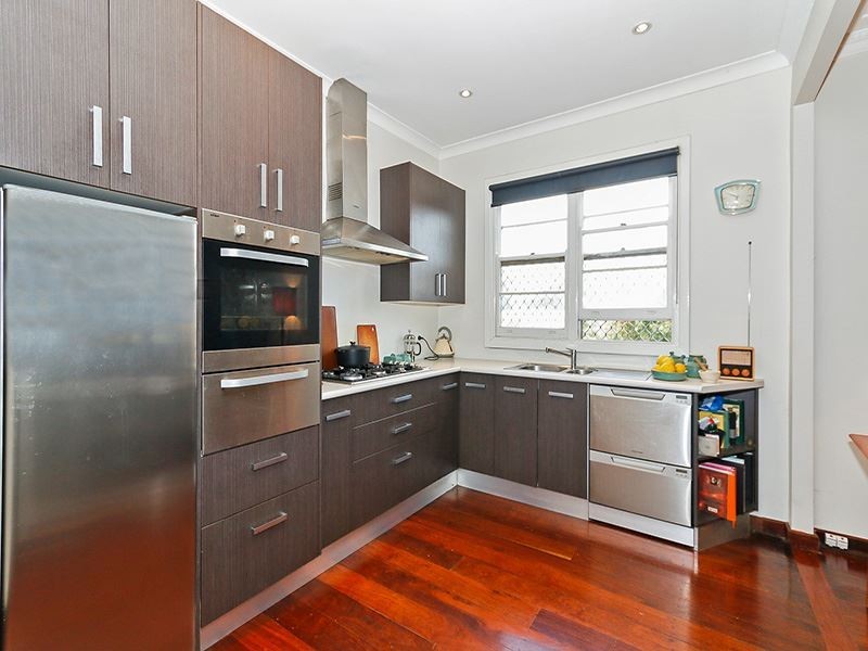 2 Harwood Street, Hilton WA 6163