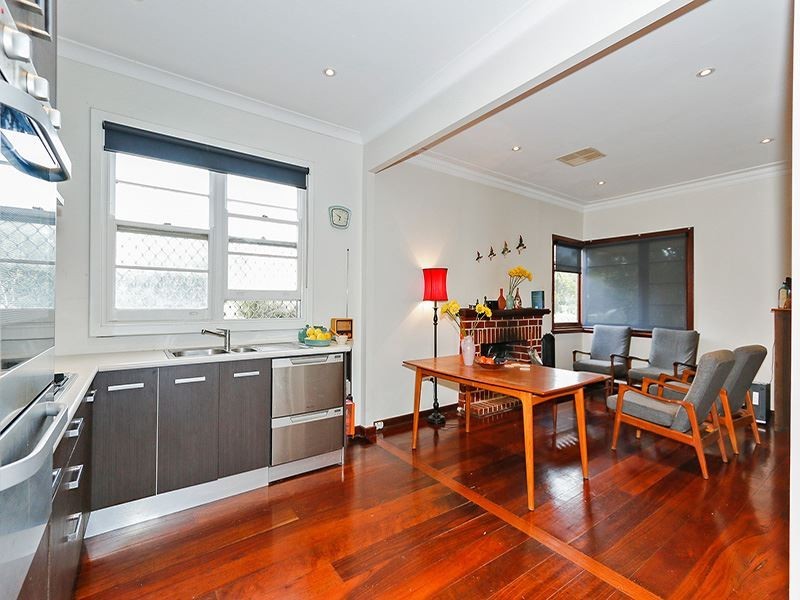2 Harwood Street, Hilton WA 6163