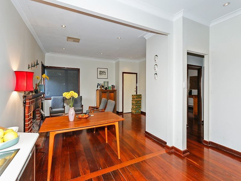 2 Harwood Street, Hilton WA 6163