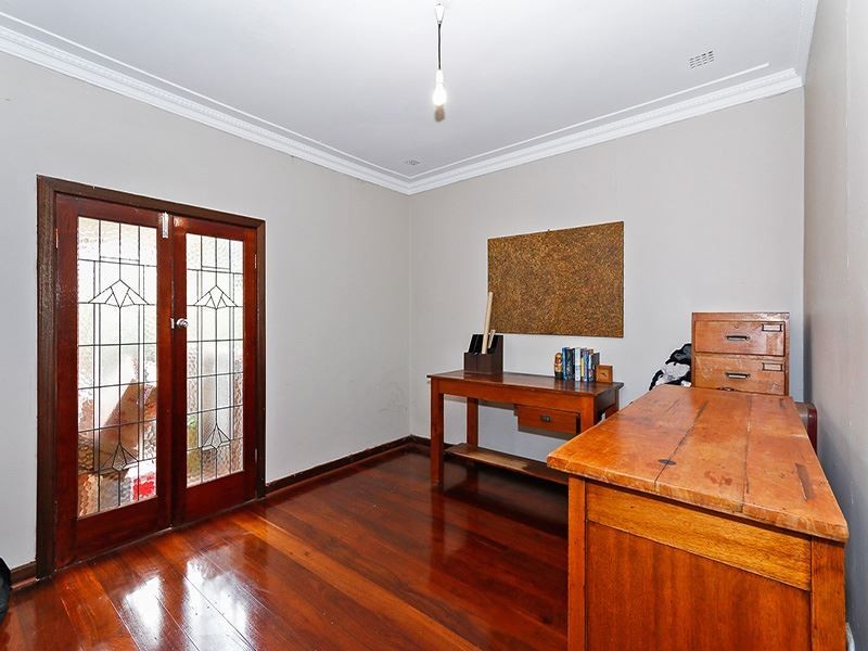 2 Harwood Street, Hilton WA 6163