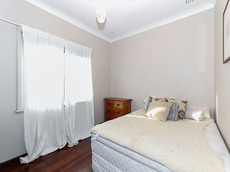 2 Harwood Street, Hilton WA 6163