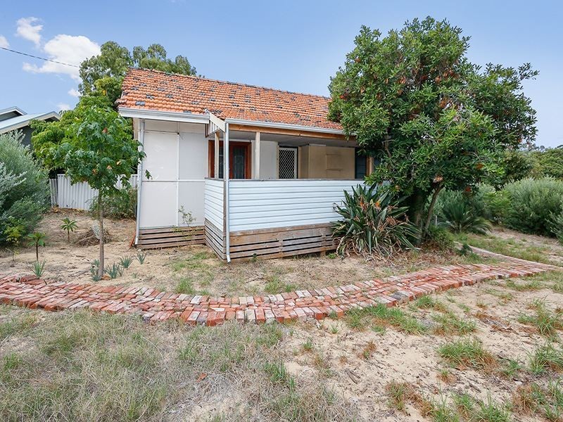 2 Harwood Street, Hilton WA 6163