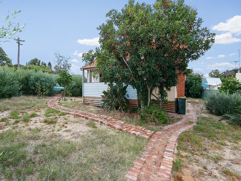 2 Harwood Street, Hilton WA 6163