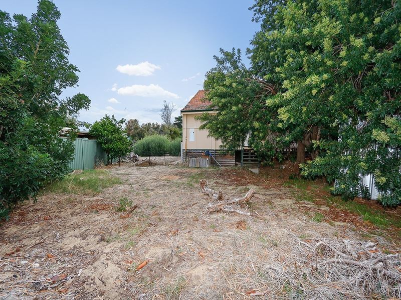 2 Harwood Street, Hilton WA 6163