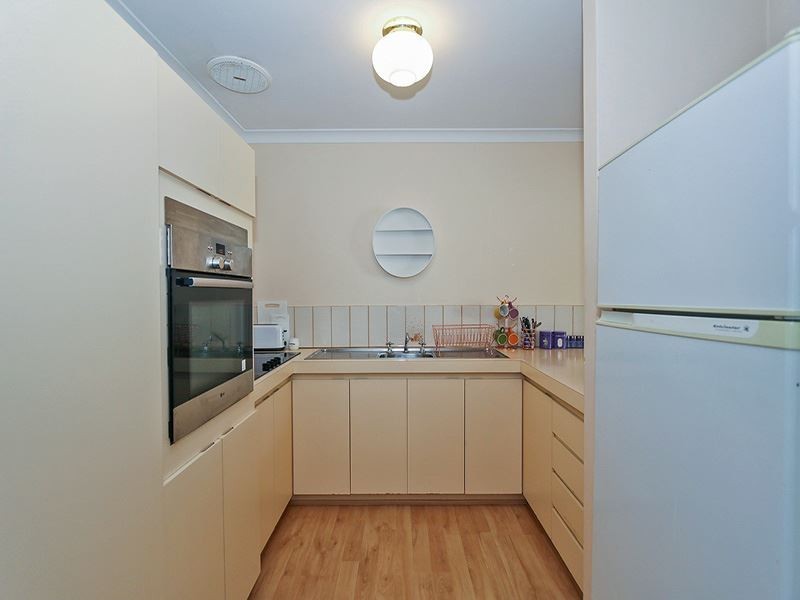 11/12 Philmore Crescent, Kardinya WA 6163