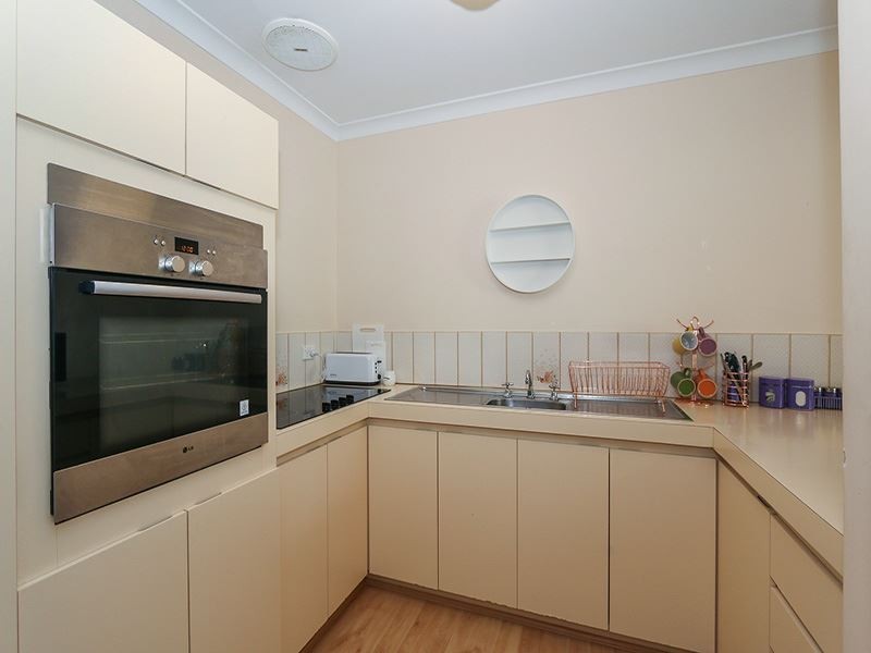 11/12 Philmore Crescent, Kardinya WA 6163