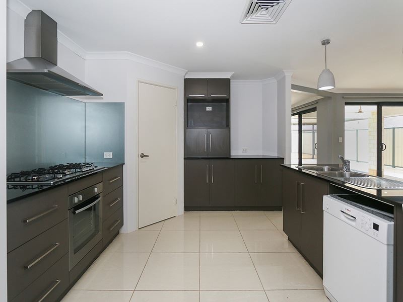 94 Barfield Road, Hammond Park WA 6164