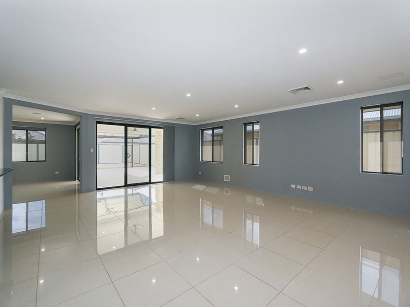 94 Barfield Road, Hammond Park WA 6164