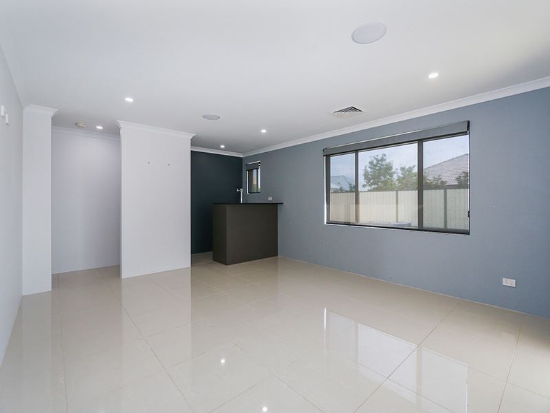 94 Barfield Road, Hammond Park WA 6164