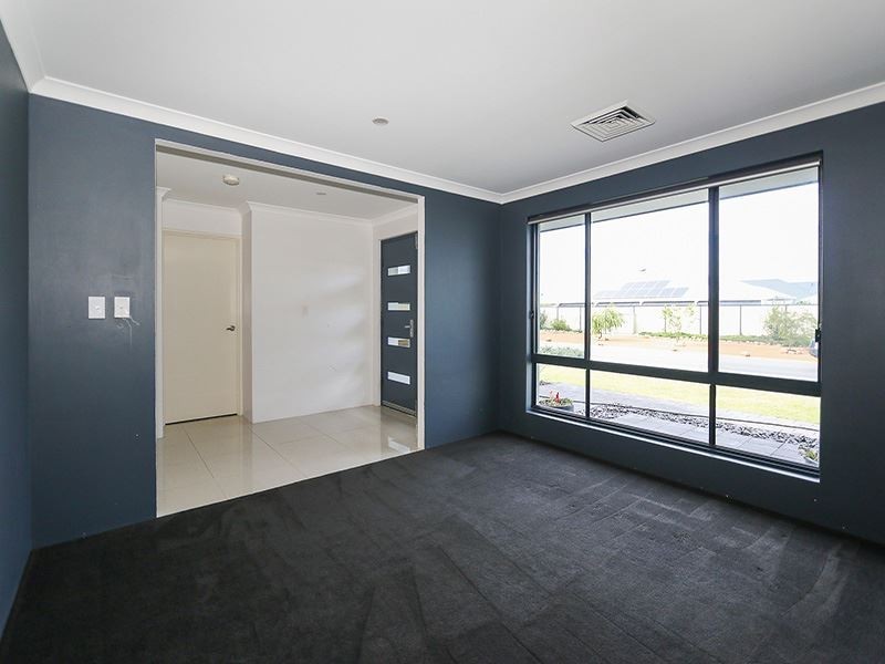 94 Barfield Road, Hammond Park WA 6164