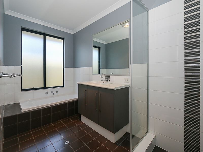 94 Barfield Road, Hammond Park WA 6164