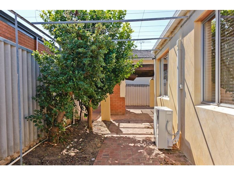 1 Pagneil Court, Hamilton Hill WA 6163