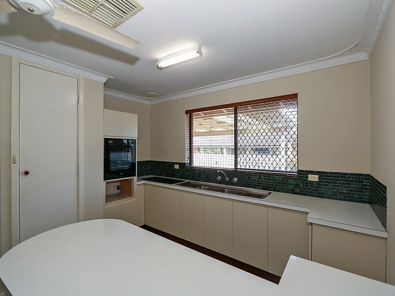 2/7 Bridges Road, Melville WA 6156