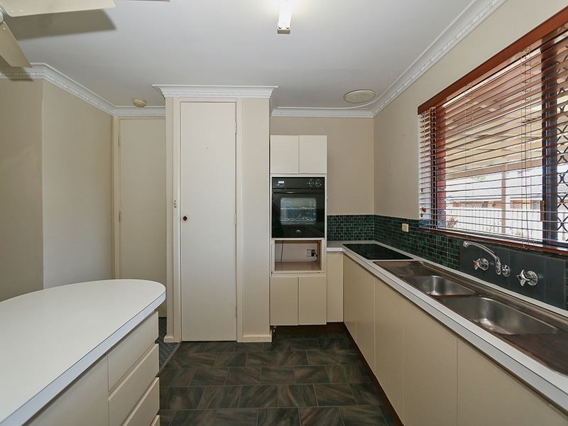 2/7 Bridges Road, Melville WA 6156