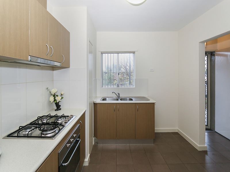 8/15 Rosalind Way, Coolbellup WA 6163