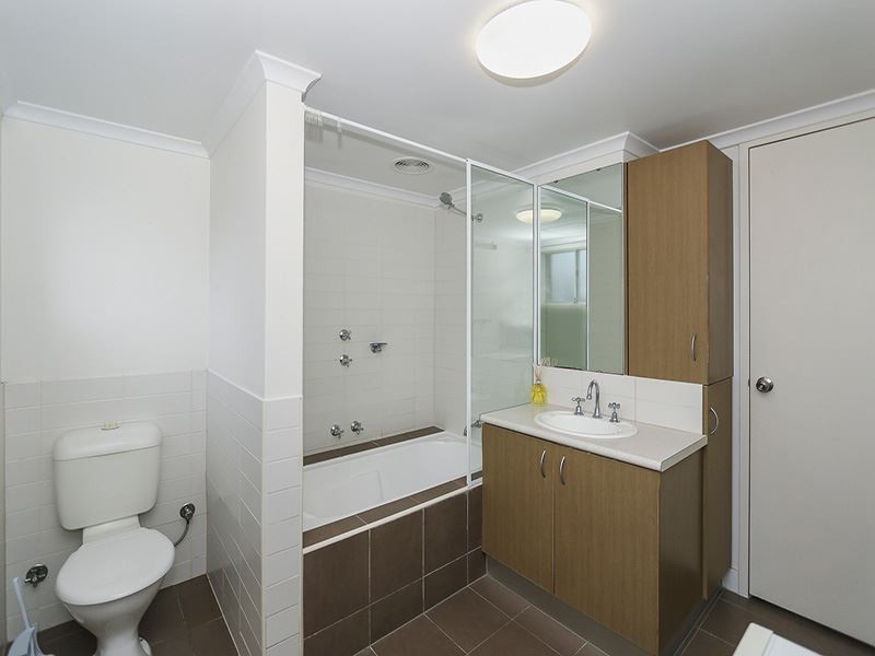 8/15 Rosalind Way, Coolbellup WA 6163