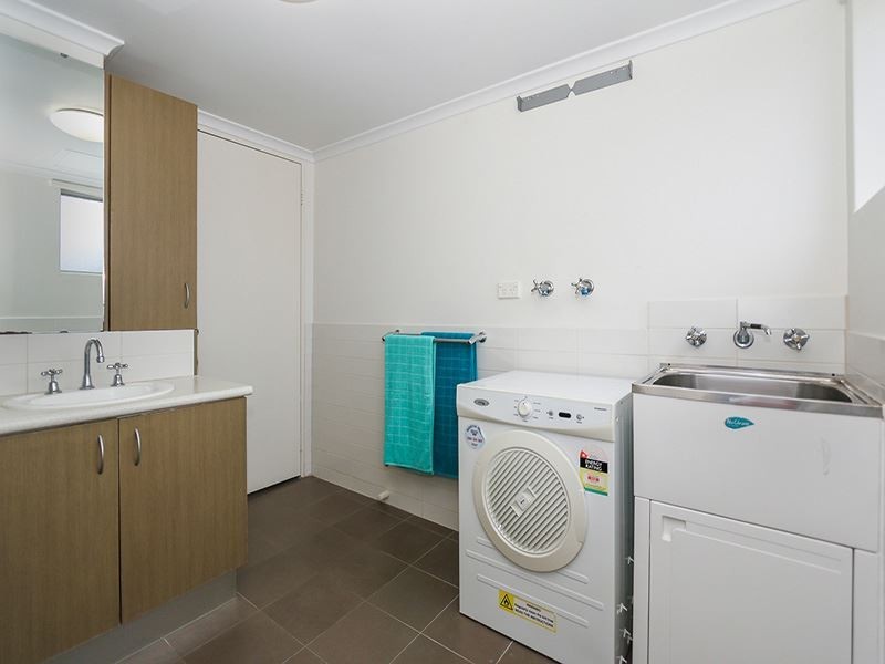 8/15 Rosalind Way, Coolbellup WA 6163