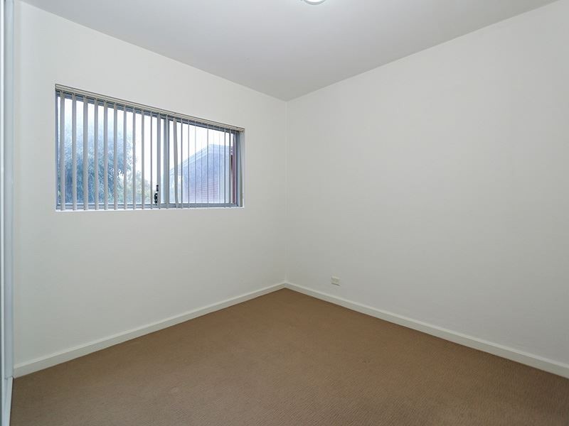 8/15 Rosalind Way, Coolbellup WA 6163