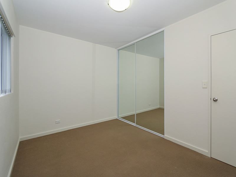 8/15 Rosalind Way, Coolbellup WA 6163