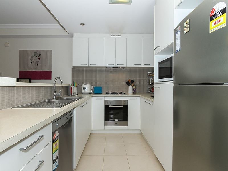 8/2 Stockton Bend, Cockburn Central WA 6164