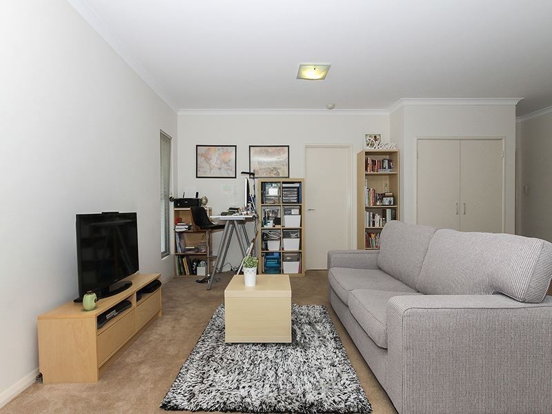 8/2 Stockton Bend, Cockburn Central WA 6164