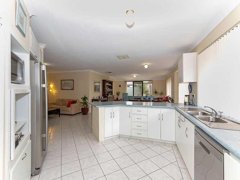 29 Lombe Gardens, Atwell WA 6164