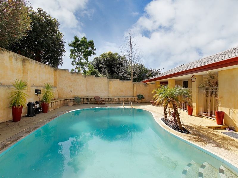 39 Davies Crescent, Kardinya WA 6163