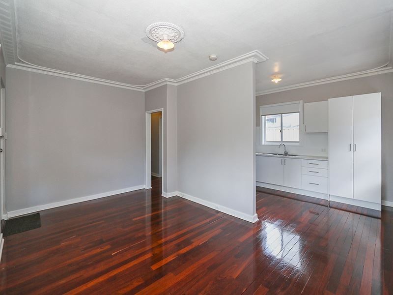 4 Woodhams Street, Willagee WA 6156