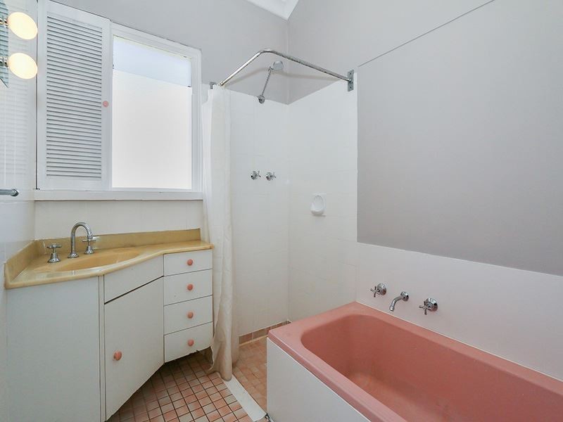 4 Woodhams Street, Willagee WA 6156
