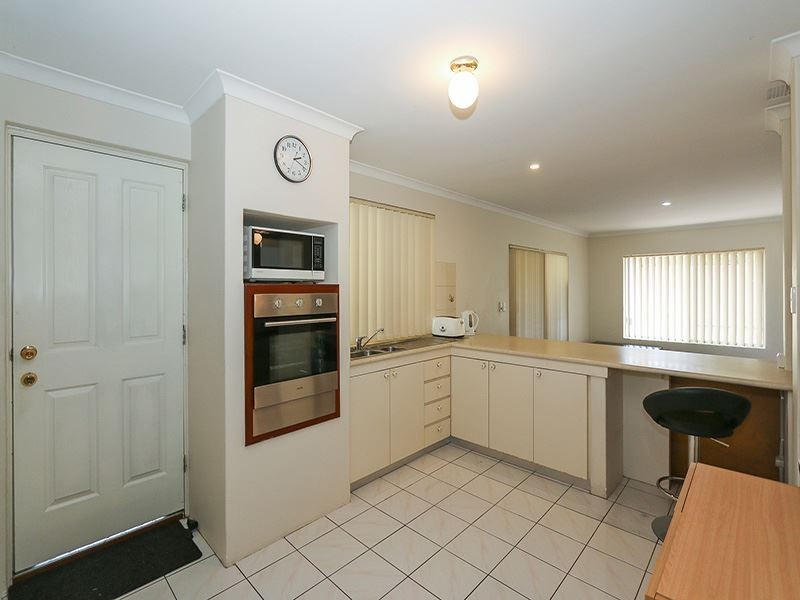 17 Merrifield Circle, Leeming WA 6149